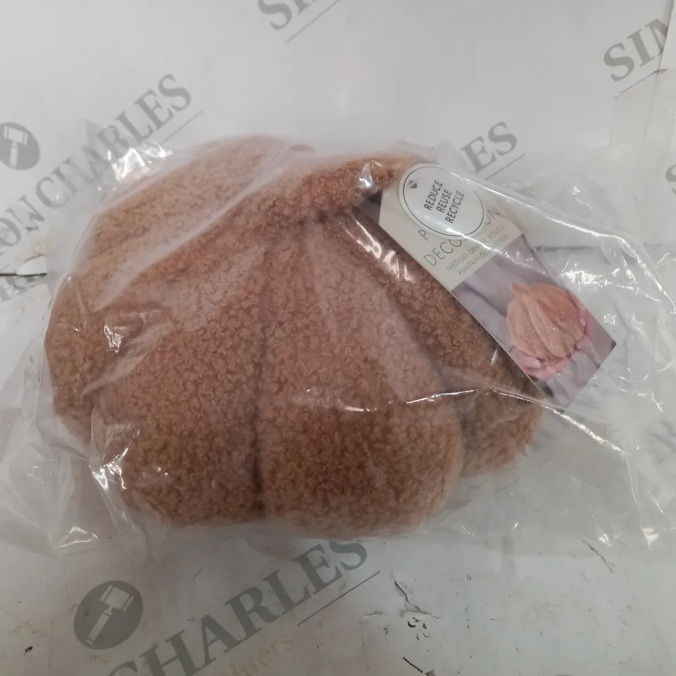 BAGGED BOUCLE PUMPKIN DECORATION