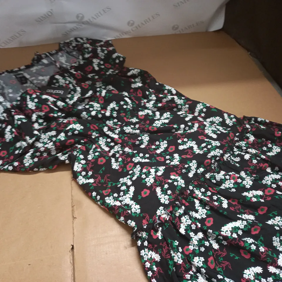 BOOHOO PLUS FLORAL COLD SHOULDER SKATER DRESS - 20
