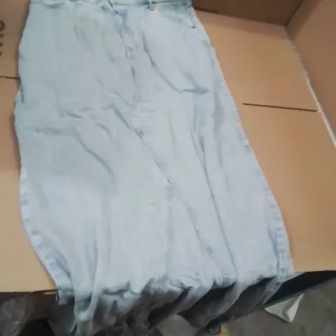 BOXED BRAND NEW APPROXIMATELY 16 SIMPLY BE LIGHT WASH JEANS SIZE 14