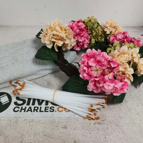 APPROXIMATELY 10 ASSORTED HOUSEHOLD PRODUCTS TO INCLUDE FLORAL WREATH, BATH TOWEL, WALLPAPER ETC 