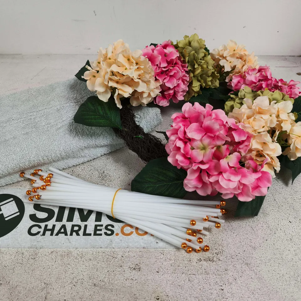APPROXIMATELY 10 ASSORTED HOUSEHOLD PRODUCTS TO INCLUDE FLORAL WREATH, BATH TOWEL, WALLPAPER ETC