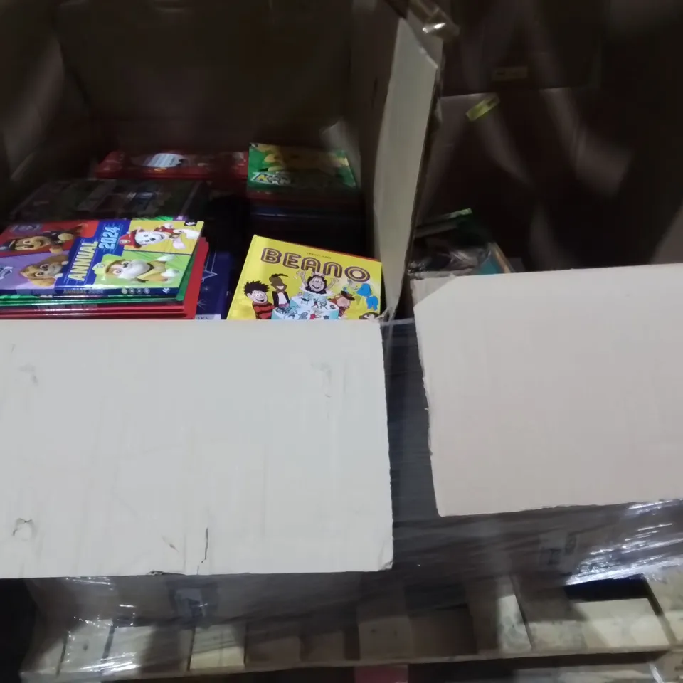 LARGE QUANTITY OF ASSORTED BRAND NEW 2024 ANNUALS TO INCLUDE PAW PATROL, BEANO, DINOSAURS AND COCOMELON