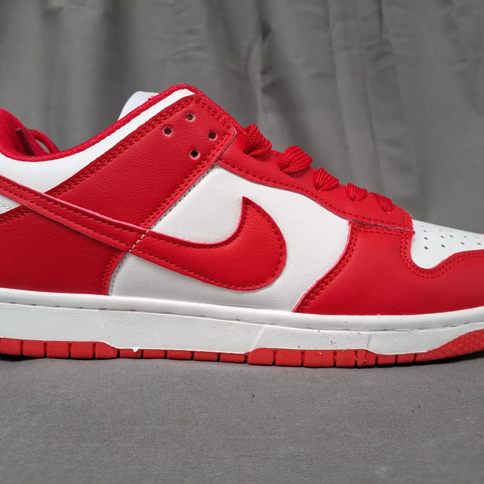 BOXED PAIR OF NIKE SHOES IN RED/WHITE UK SIZE 8