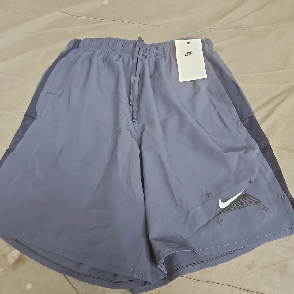 NIKE SPORTS SHORTS – SIZE S