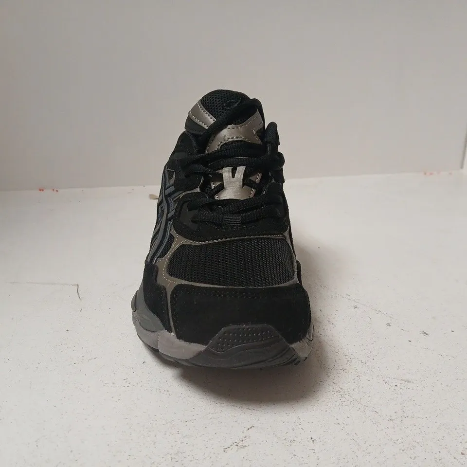 PAIR OF ASICS TRAINERS IN BLACK/PEWTER SIZE UK 8.5