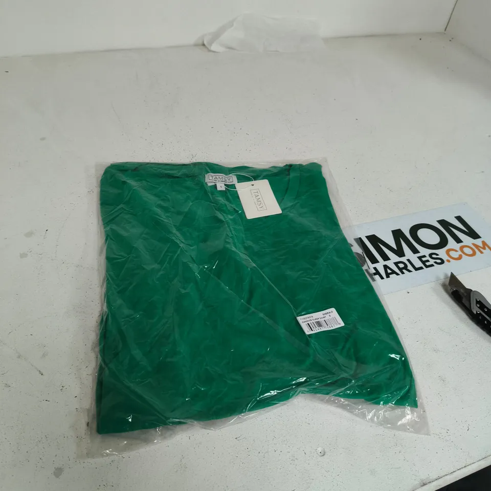 BOX OF APPROXIMATELY 35 ASSORTED CLOTHING ITEMS TO INCLUDE: TAMSY SLEEP SHIRT
