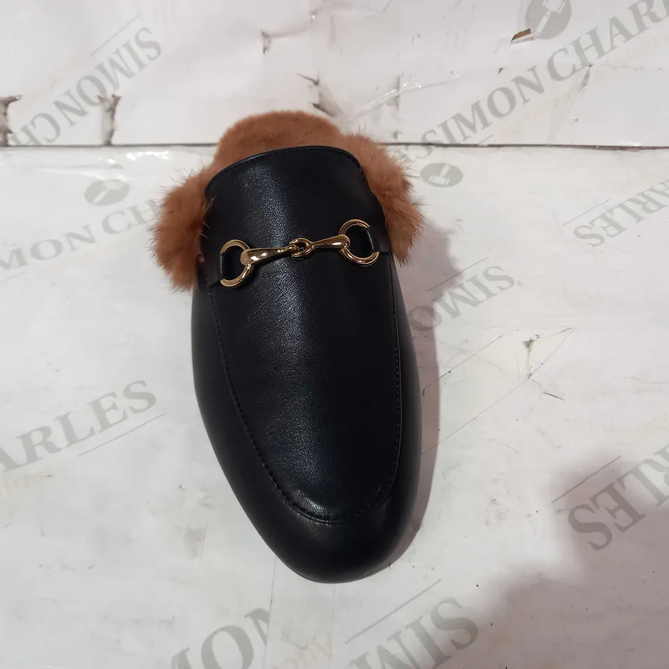 BOXED PAIR OF DESIGNER FAUX FUR LINED SLIP ON SHOES IN BLACK EU SIZE 41