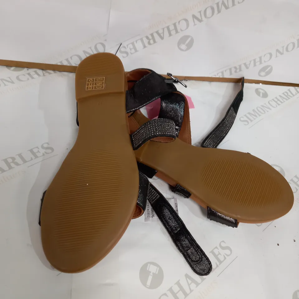 MODA BLACK/BROWN SANDALS SIZE 6 