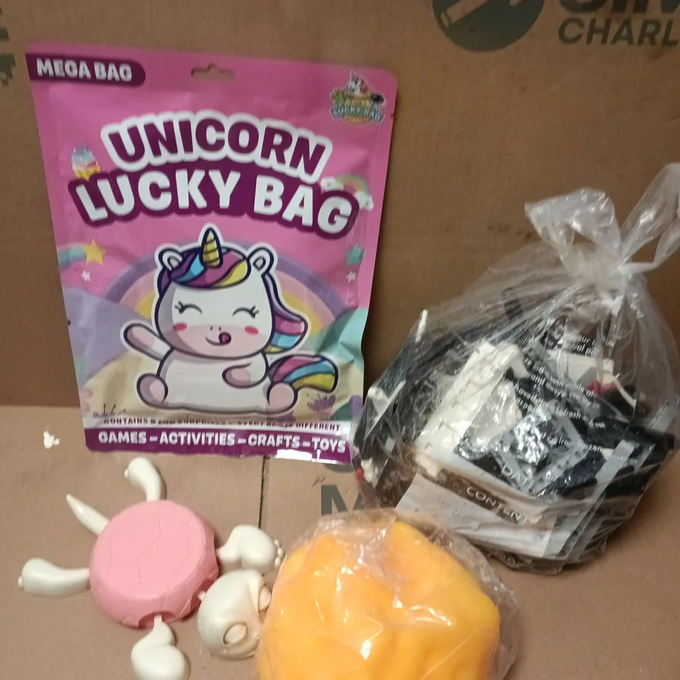 APPROXIMATELY 10 ASSORTED TOYS & GAMES PRODUCTS TO INCLUDE LUCKY BAG, ASSORTED LEGO, HANGMAN GAME ETC 