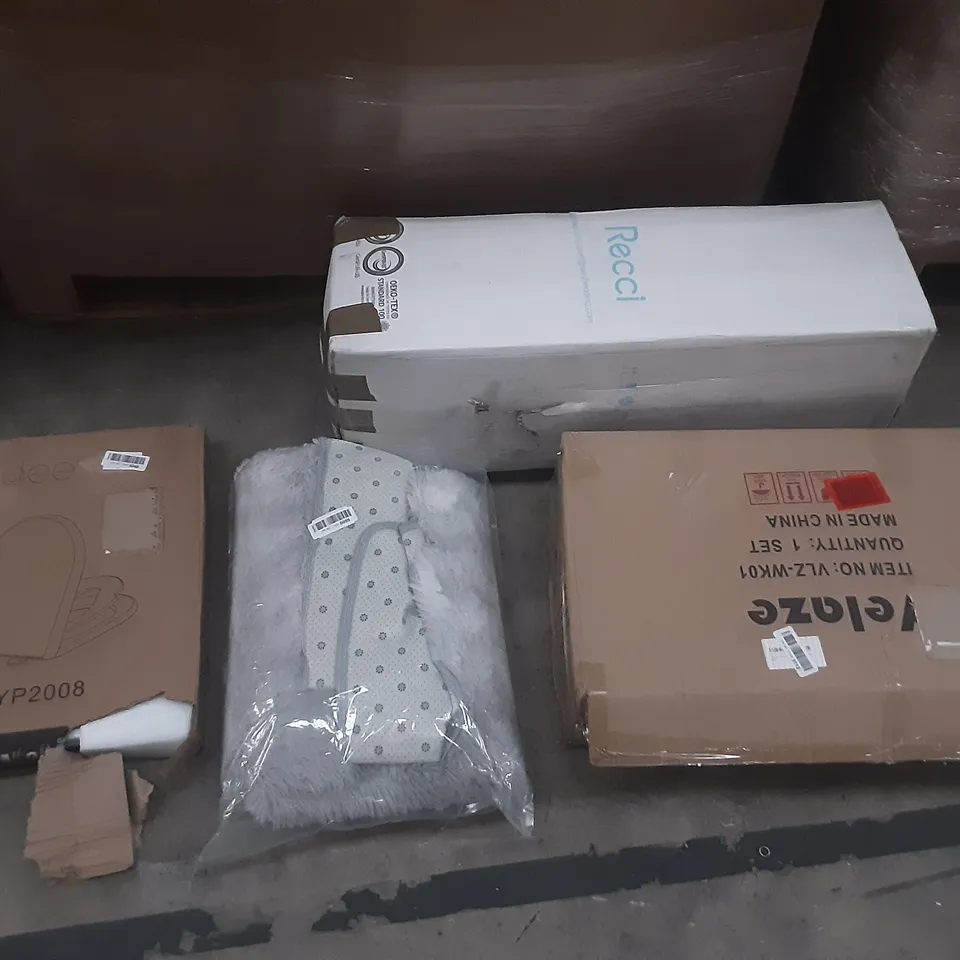 LARGE PALLET OF ASSORTED HOMEWARE ITEMS TO INCLUDE MATTRESS, PATIO HEATERS, TOILET SEATS ETC
