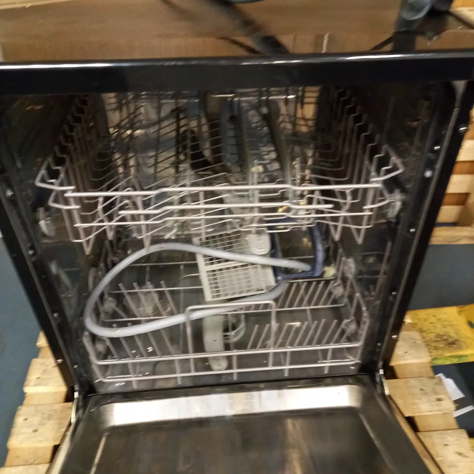 HISENSE HS60240BUK FREESTANDING STANDARD DISHWASHER 82CM HIGH - BLACK- collection only