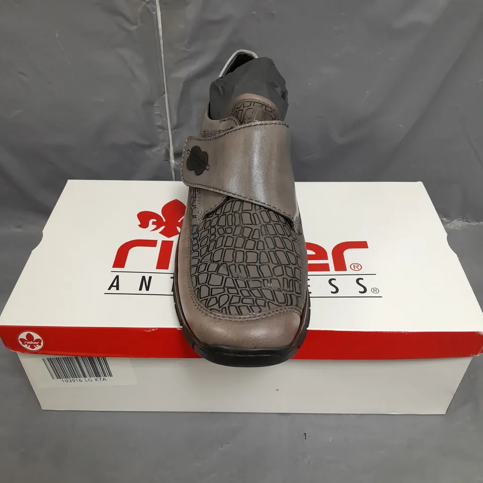 BOXED PAIR OF RIEKER ANTISTRESS SHOES IN GREY - 7.5