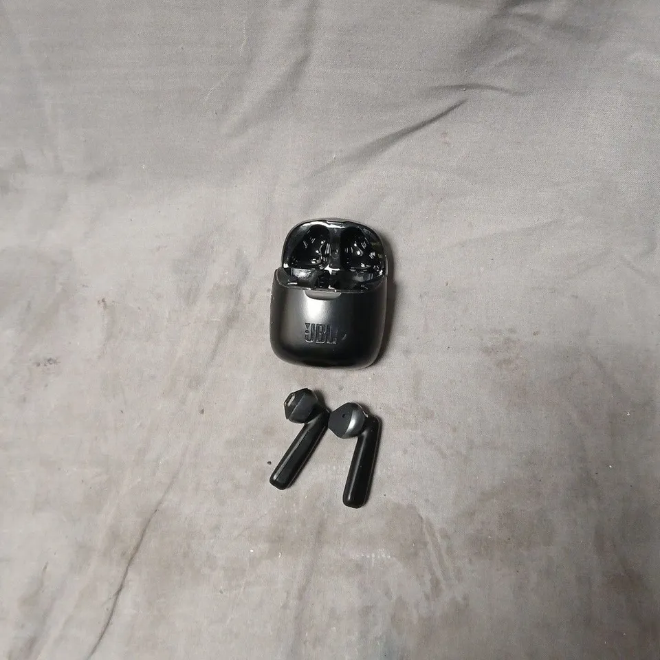 JBL WIRELESS EARBUDS WITH CHARGING CASE