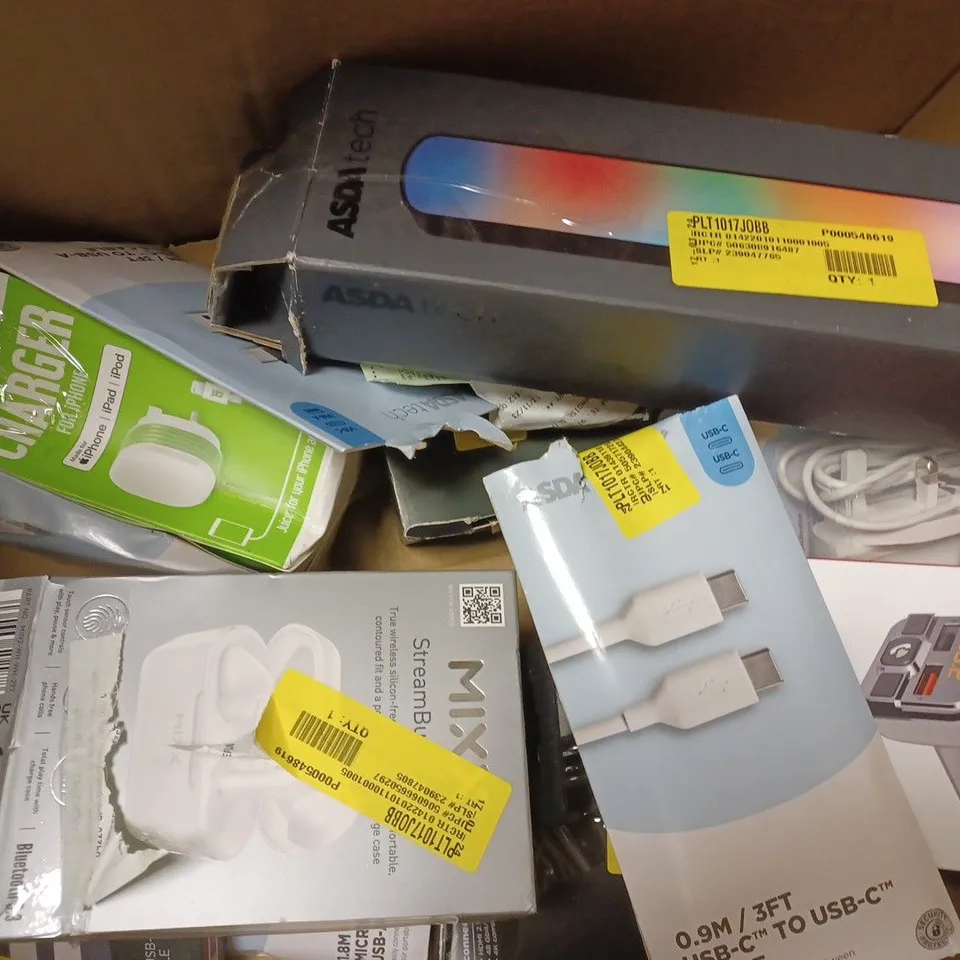 APPROXIMATELY 20 ASSORTED TECH PRODUCTS TO INCLUDE WIRELESS HEADPHONES, HDTV INDOOR AERIAL, DVD PLAYER 