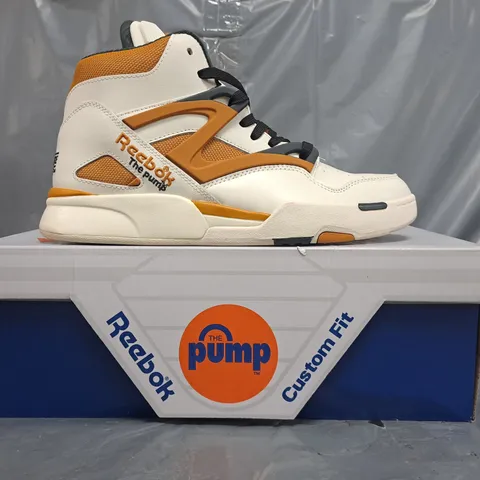 BOXED PAIR OF REEBOK PUMP OMNI ZONE II SHOES IN CARAMEL/OFF-WHITE SIZE UK 7.5