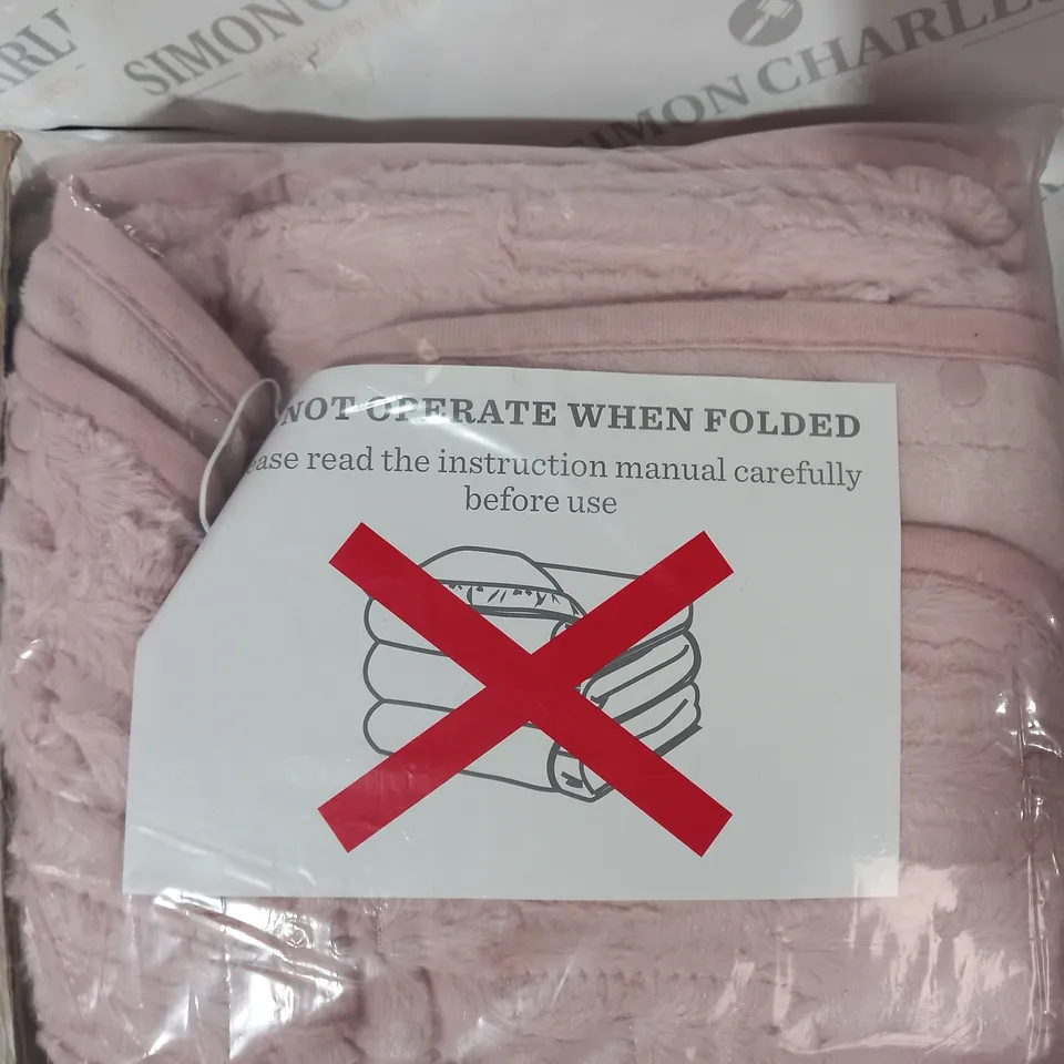 BOXED COZEE HOME FAUX FUR HEATED THROW PINK