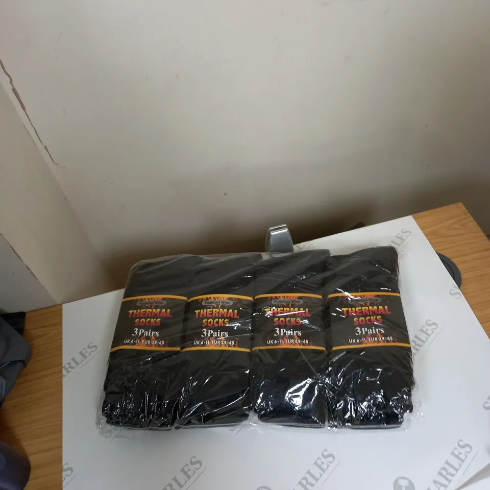 BOX OF ASSORTED CLOTHING ITEMS TO INCLUDE SOCKS, TOPS, COATS ETC
