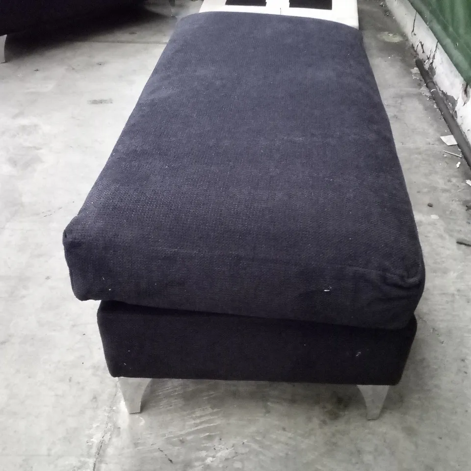 QUALITY DESIGNER COSTELLO DISPLAY CHAISE FOOTSTOOL BLACK/FEET CHROME