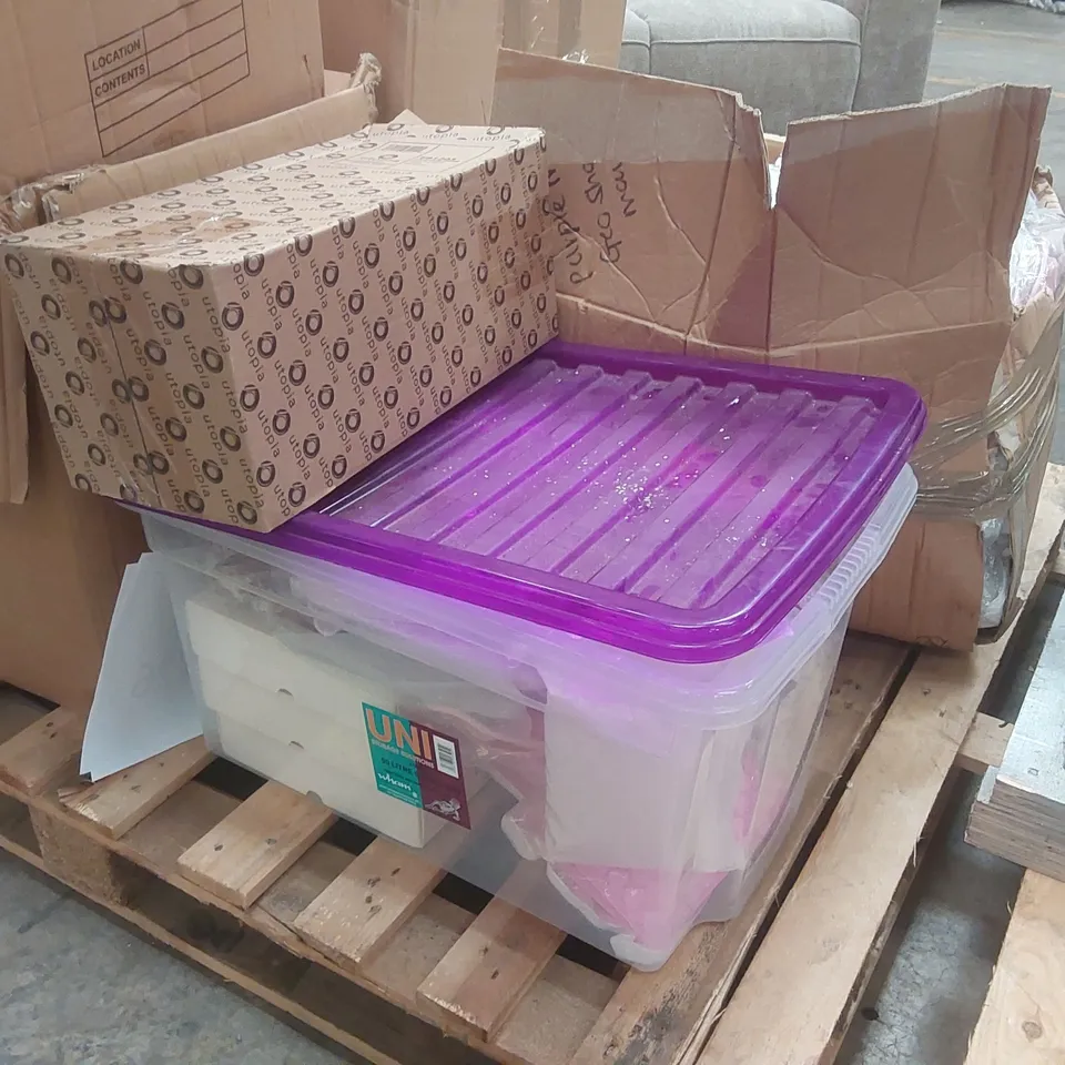 PALLET CONTAINING A VERY LARGE QUANTITY OF ASSORTED BAKERY ITEMS INCLUDING: MOLDS, CUPCAKE BOXES, CAKE PLATE STAND ECT