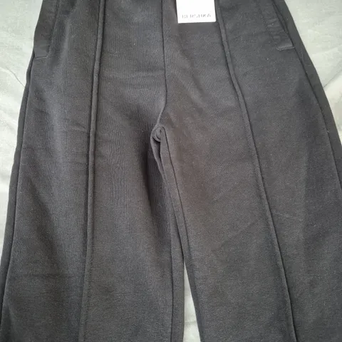 BERSHKA JOGGERS IN BLACK SIZE XS