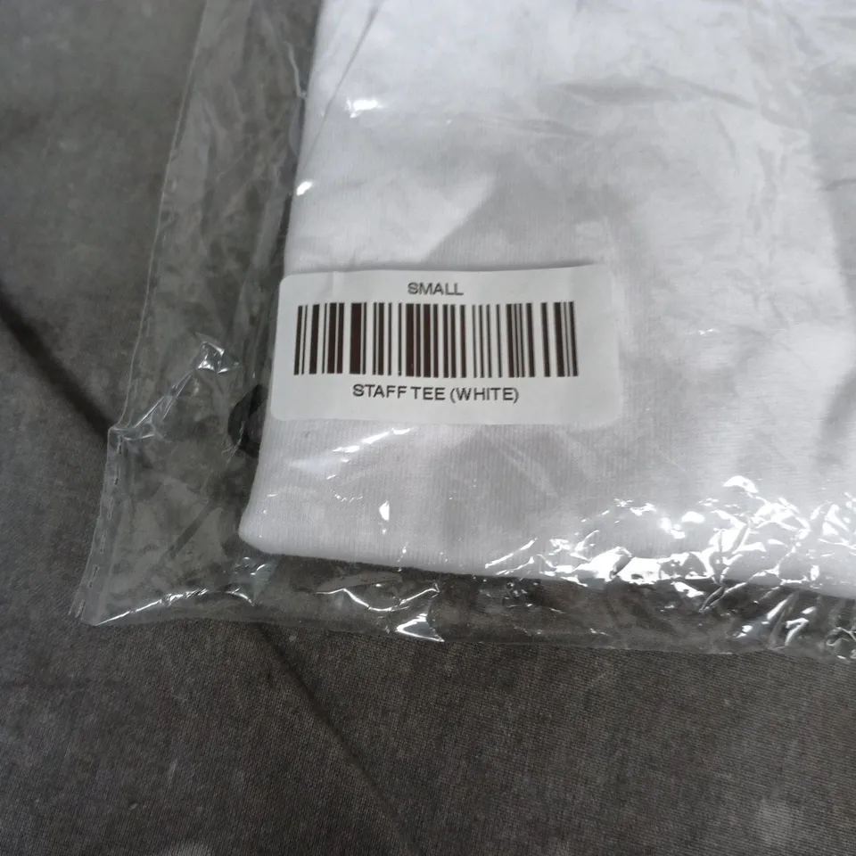 DRAMA STAFF TEE IN WHITE SIZE S