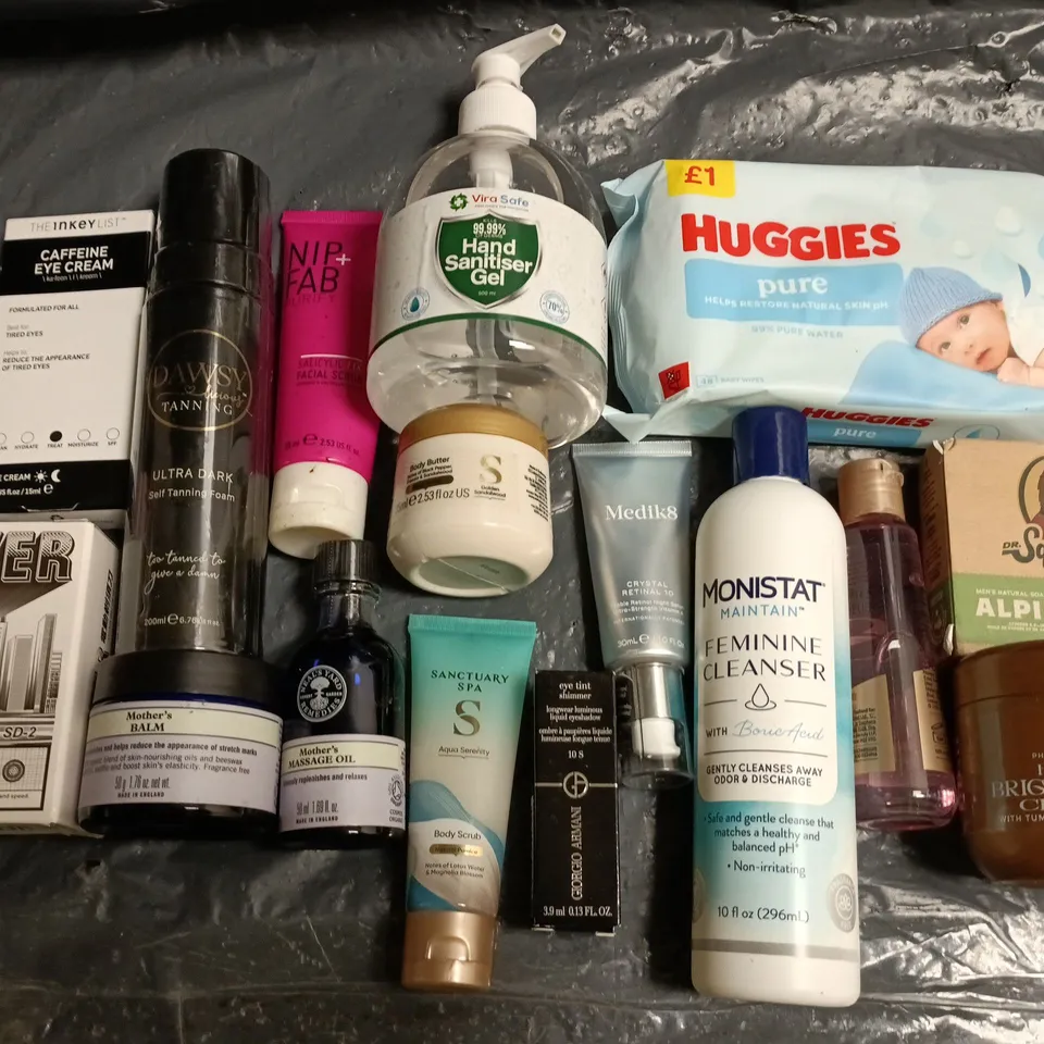 LOT OF APPROXIMATELY 23 ASSORTED HEALTH AND BEAUTY ITEMS TO INCLUDE DR SQUATCH, NEALS YARD AND MEDIK8