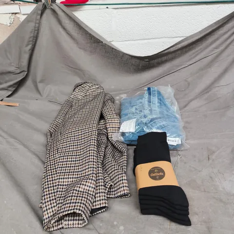 BOX OF APPROXIMATELY 28 ASSORTED CLOTHING ITEMS TO INCLUDE CHECK JACKET, JEANS, SOCKS ETC