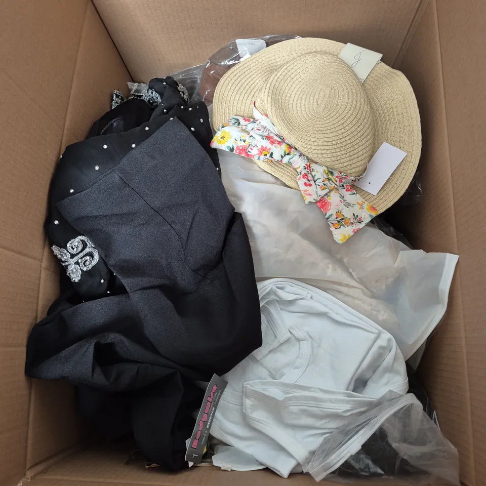 APPROXIMATELY 20 ASSORTED CLOTHING ITEMS IN VARIOUS SIZES AND STYLES TO INCLUDE - JEANS, SWEATSET, TOPS, ETC