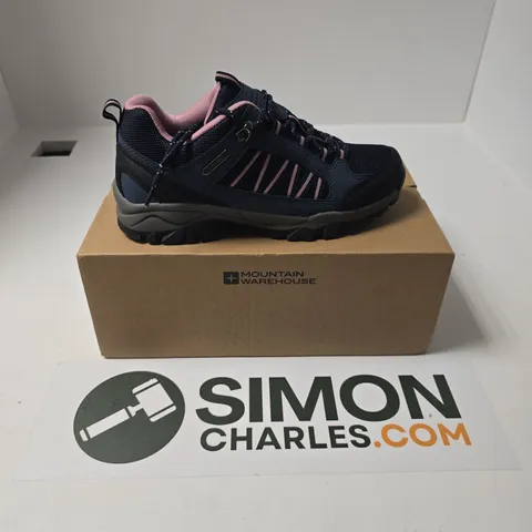 BOXED PAIR OF MOUNTAIN WAREHOUSE PATH WOMENS OUTDOOR WATERPROOF WALKING SHOES IN NAVY - UK 6