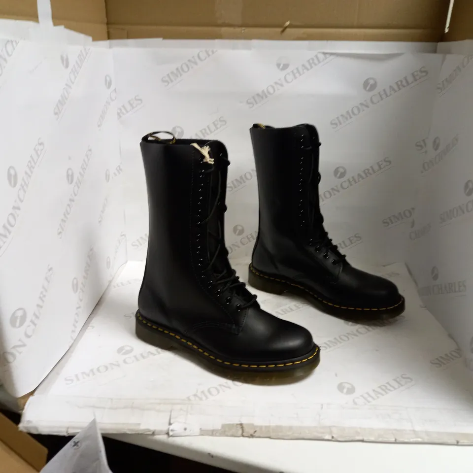 DR. AIRWAIR MARTENS SMOOTH BLACK HIGH BOOTS UK8 