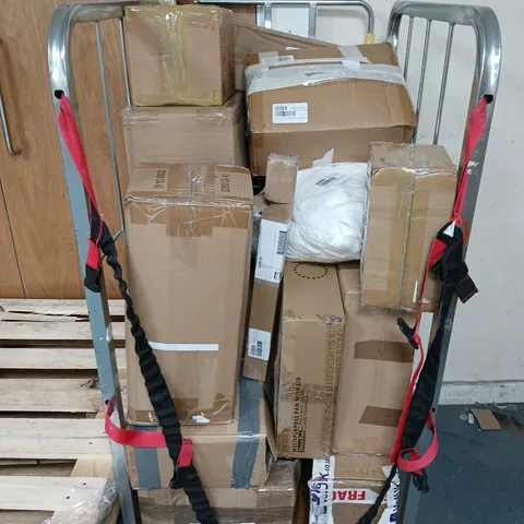 CAGE OF APPROXIMATELY 10 ASSORTED HOUSEHOLD ITEMS TO INCLUDE - TRINKET POT, DUVET SETS, AND CONCAVE GLASS VASE ETC - COLLECTION ONLY