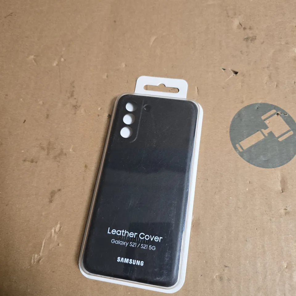 BOX OF APPROXIMATELY 50 ASSORTED PHONE CASES INCLUDING SAMSUNG GALAXY Z FOLD6 AND SAMSUNG LEATHER COVER 