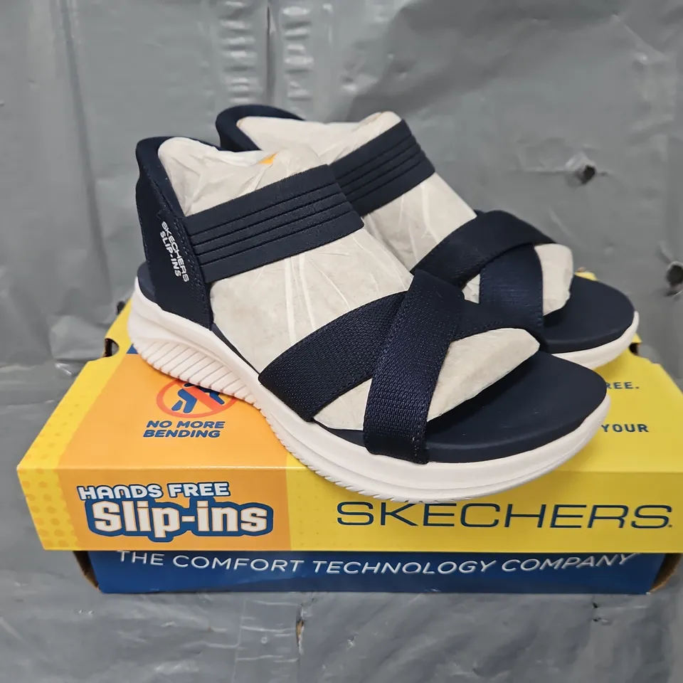 SKECHERS ULTRA FLEX OPEN TOE SANDALS IN NAVY - SIZE 3