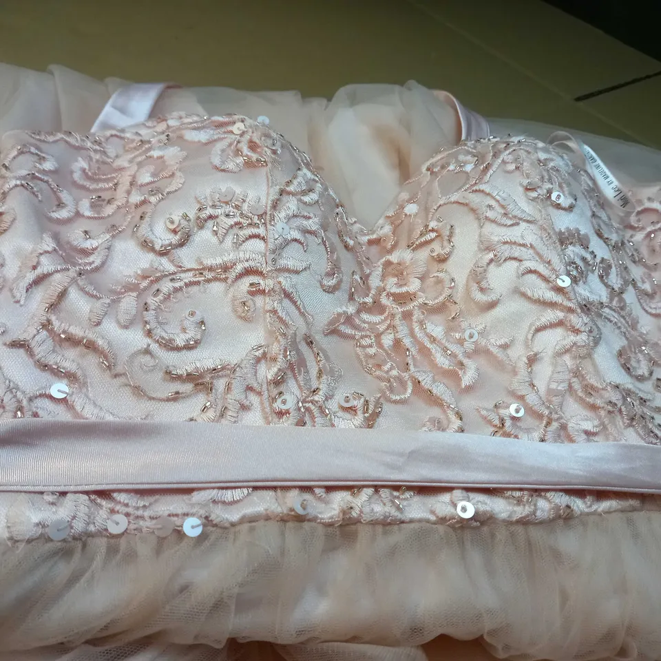 DESIGNER BLUSH EMBELLISHED BODICE/NET DETAILED OCCASION/BRIDESMAID DRESS - SIZE 6