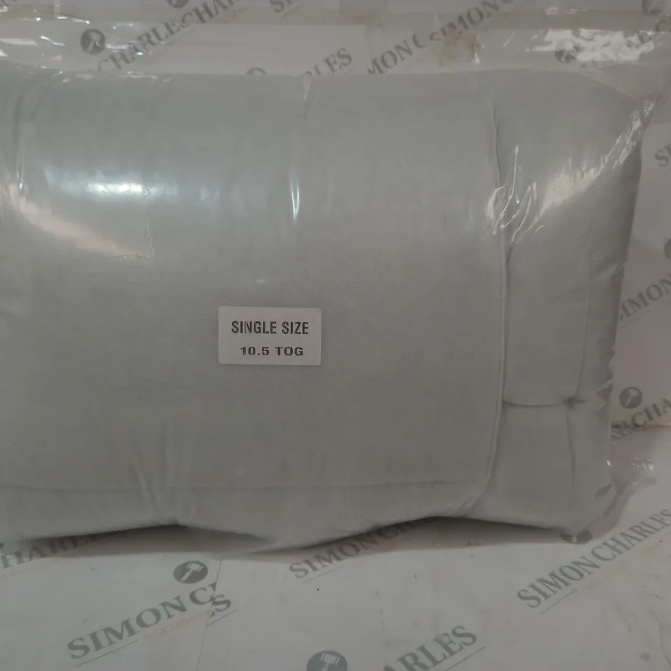 UNBRANDED SINGLE SIZE 10.5 TOG DUVET