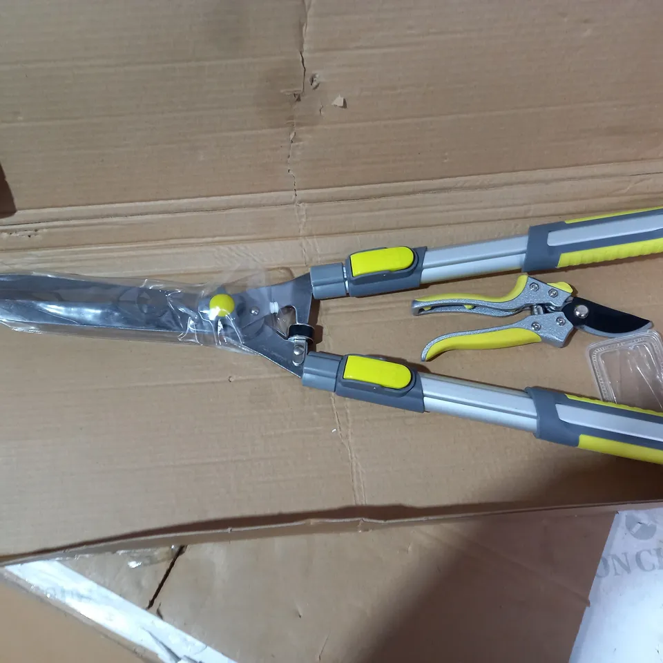 BOXED DESIGNER YELLOW/GREY GARDEN TOOL SET 