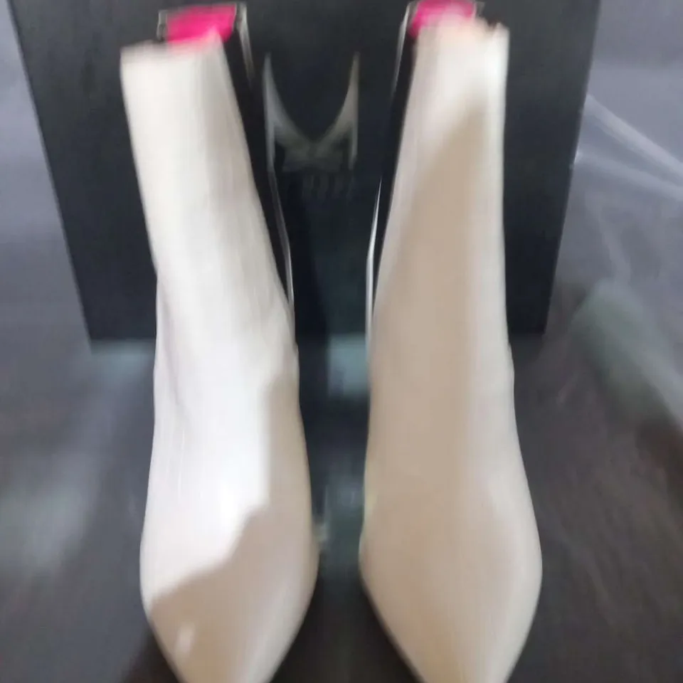 BOXED BY MODA AYLA WHITE SYNTHETIC ANKLE BOOTS SIZE 4