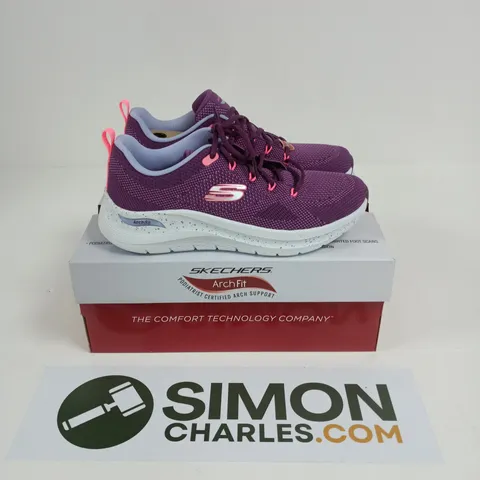 BOXED PAIR OF SKECHERS ARCHFIT TRAINERS IN PURPLE - UK 6