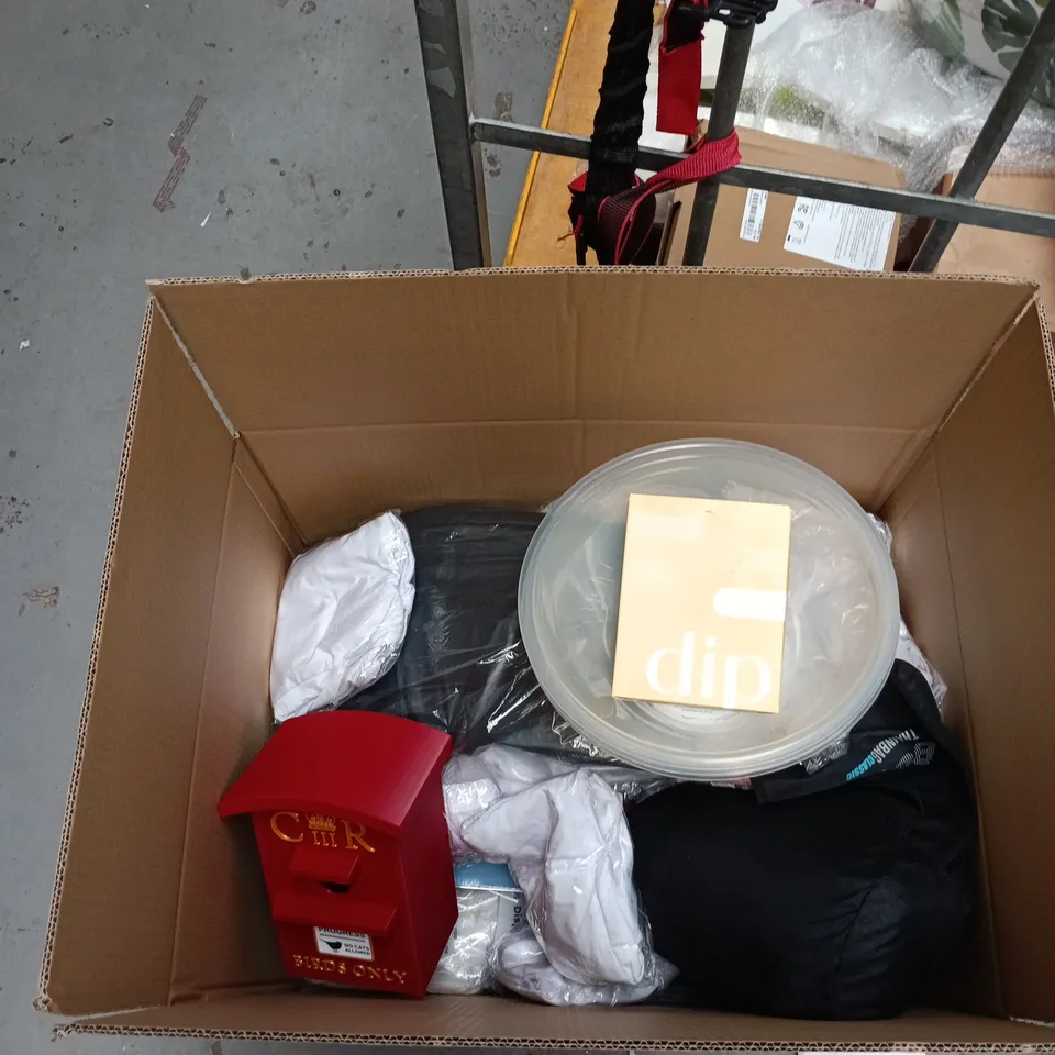 BOX OF APPROXIMATELY 10 ASSORTED ITEMS INCLUDING BIRD BOX, DIP ECO DISHWASHER SHEETS AND SOZALI MIXING BOWL