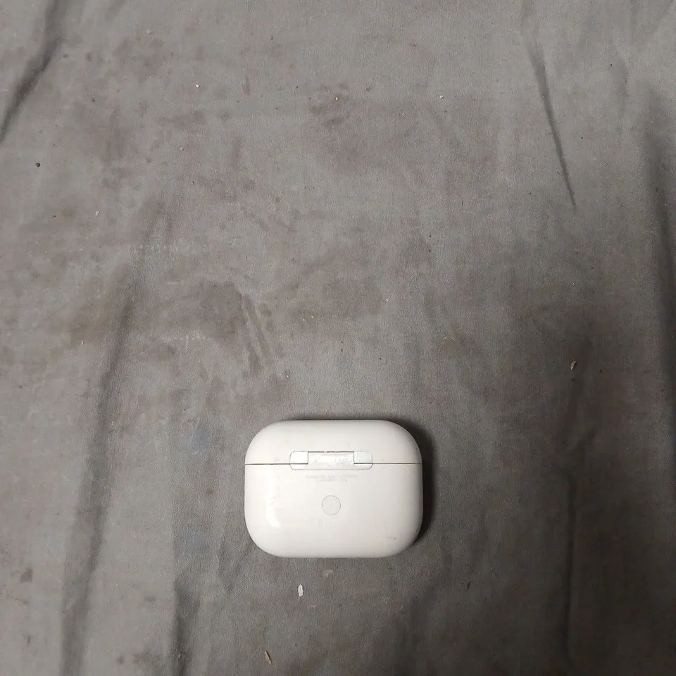 WHITE TRUE WIRELESS EARBUDS WITH CHARGING CASE – RESEMBLES APPLE AIRPODS PRO. MODEL UNSPECIFIED.