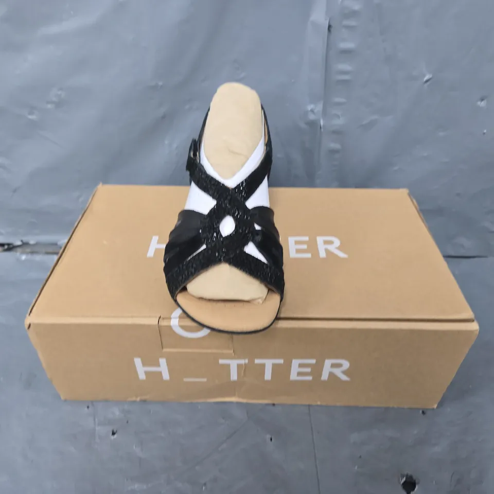 BOXED PAIR OF HOTTER LUEDE LEATHER SANDALS IN BLACK - UK 3