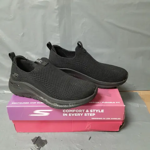 SKECHERS ARCH FIT TRAINERS BLACK SIZE 6