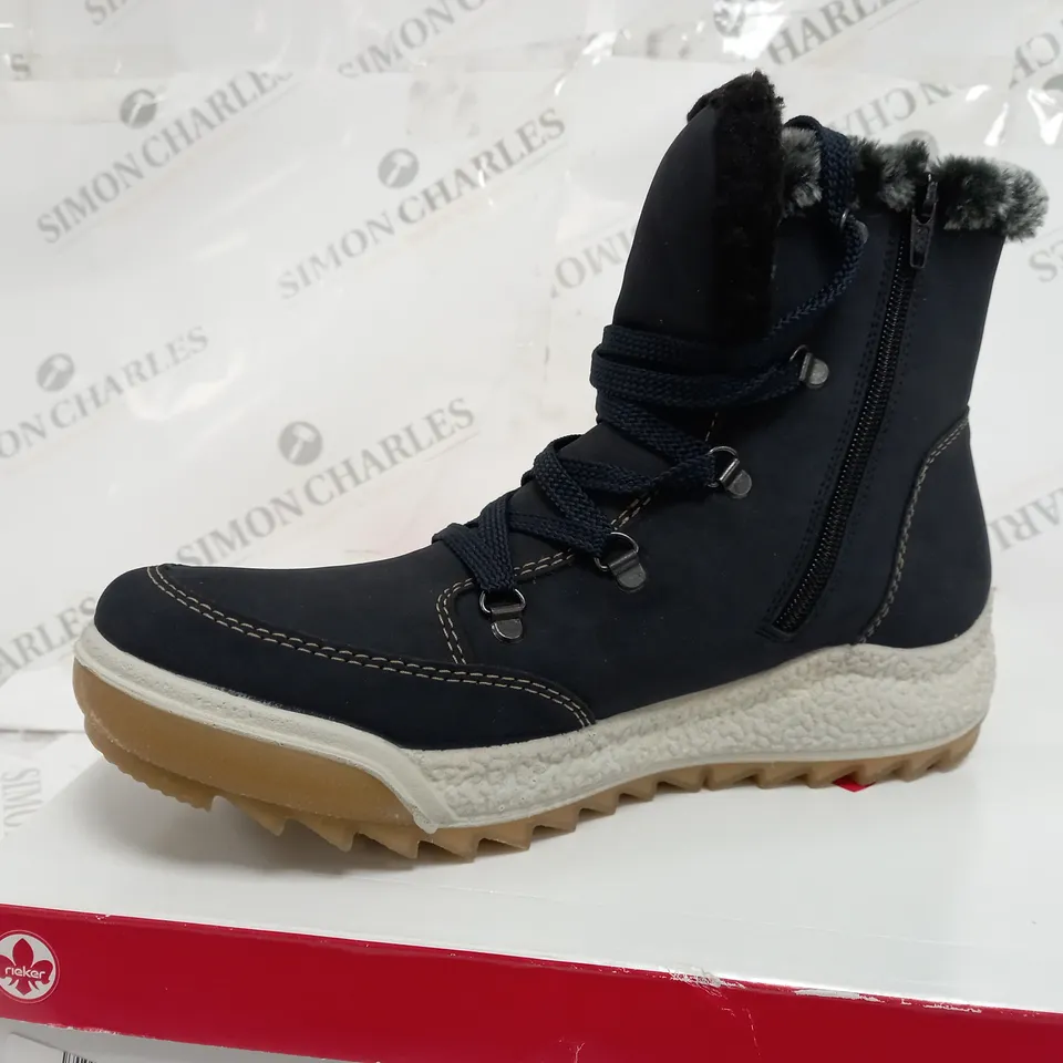 BOXED PAIR OF RIEKER WATER RESISTANT WARM HIKING BOOTS, NAVY - SIZE 8