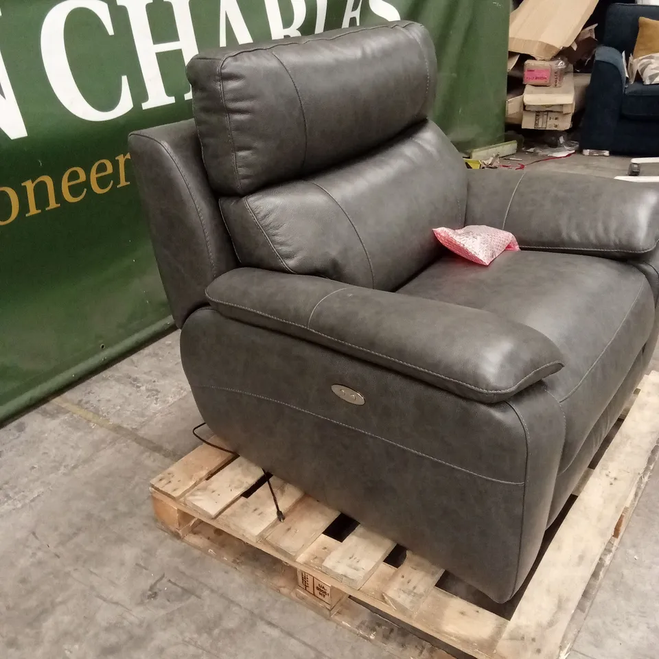 QUALITY DESIGNER ITALIAN MADE PATRIZIO LEATHER ELECTRIC RECLINER CHAIR WITH SMALL ARMS