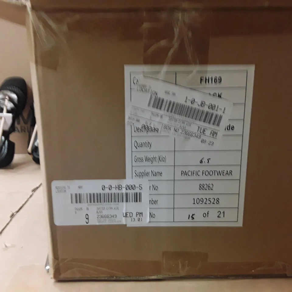 BOXED BRAND NEW SIMPLY BE JUPITER EXTRA WIDE SHOES SIZE 8 BLACK COLOUR APPROXIMATELY 9 PIECES 