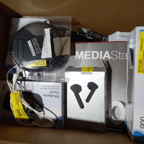 LOT OF APPROX. 20 X ITEMS TO INCLUDE MIXX STREAMBUDS AX WIRELESS EARBUDS, ON AIR MEDIA STATION, ONN PORTABLE BLUETOOTH SPEAKER, ONN WIRELESS HEADPHONES, BLACKWEB SYNC AND CHARGE CABLE, ETC.