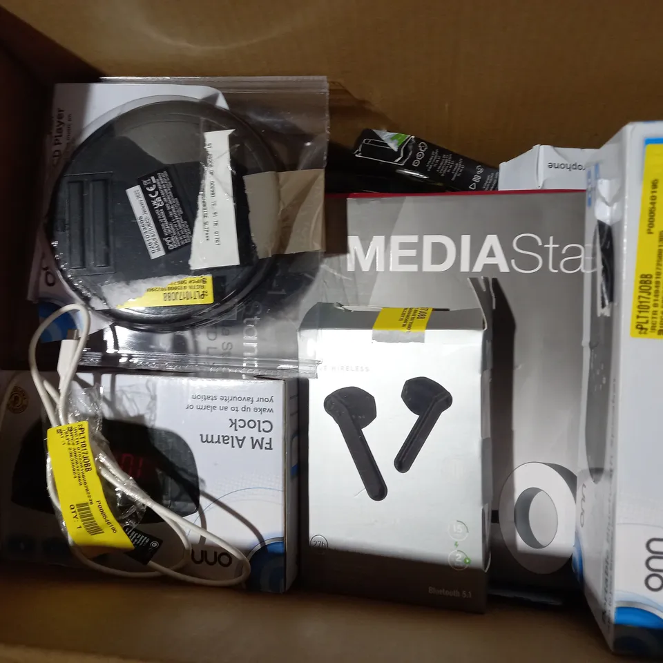 LOT OF APPROX. 20 X ITEMS TO INCLUDE MIXX STREAMBUDS AX WIRELESS EARBUDS, ON AIR MEDIA STATION, ONN PORTABLE BLUETOOTH SPEAKER, ONN WIRELESS HEADPHONES, BLACKWEB SYNC AND CHARGE CABLE, ETC.