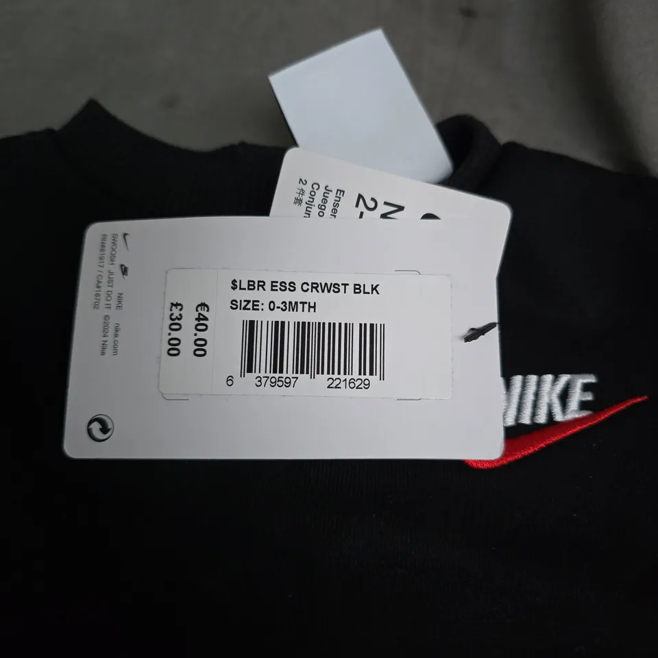 NIKE 2 PIECE SET, TROUSERS AND SWEATHSHIRT. AGE 0-3 MONTHS