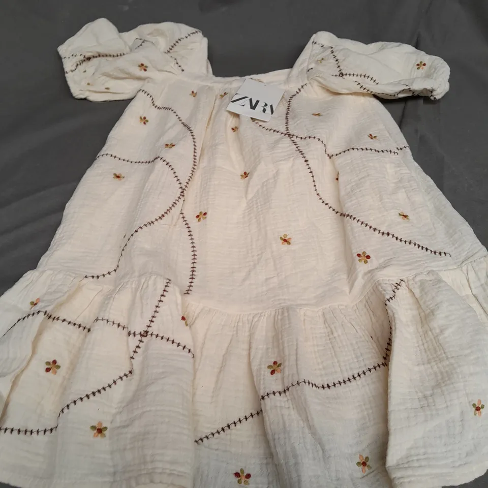 ZARA OFF WHITE DRESS WITH SHOULD PADS - SIZE 6 YEARS