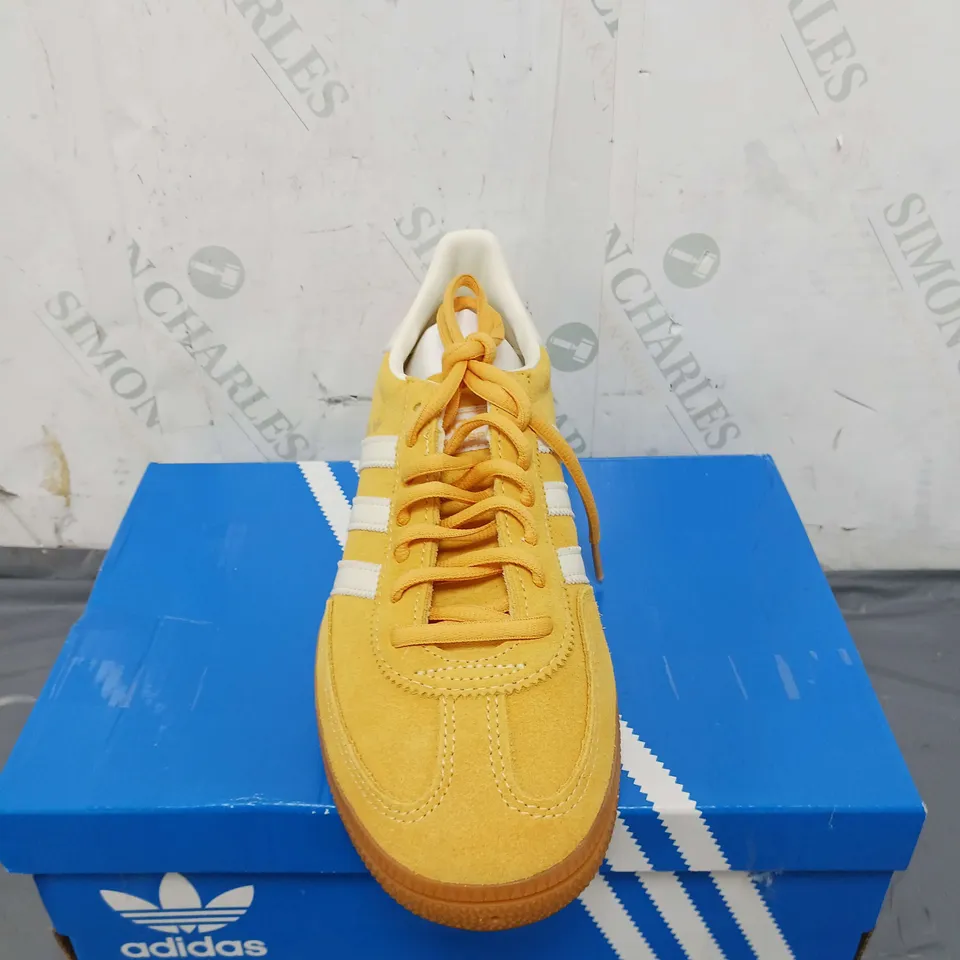 BOXED PAIR OF ADIDAS HANDBALL SPEZIAL TRAINERS IN YELLOW SIZE 6